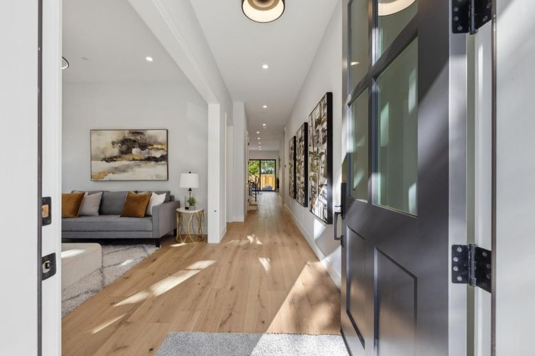 Interior, Recessed Lighting, Wood Texture Flooring