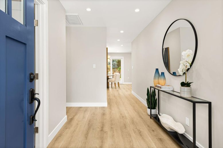 Interior, Recessed Lighting, Wood Texture Flooring