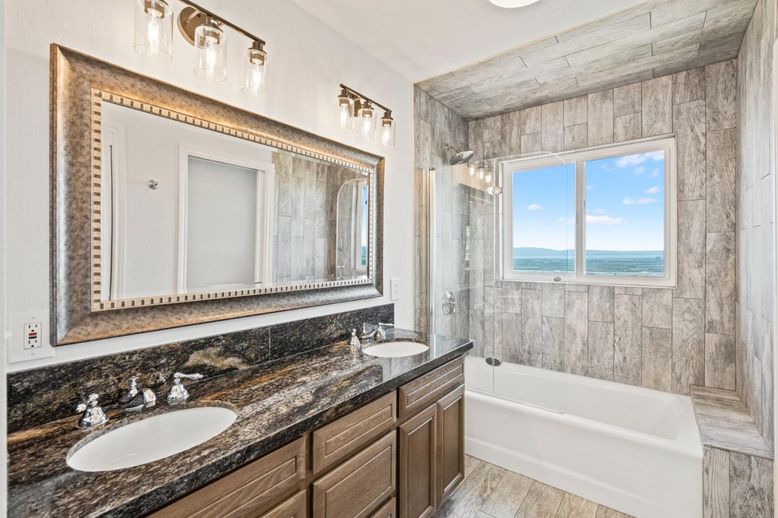 Bathroom, Dual Sink Vanities, Interior, Water