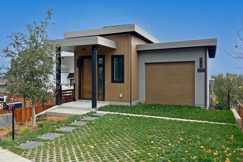 Attached, Exterior, Facade, Modern