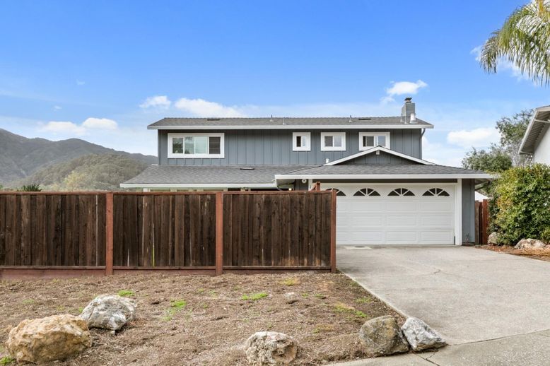 Attached, Exterior, Facade, Ranch