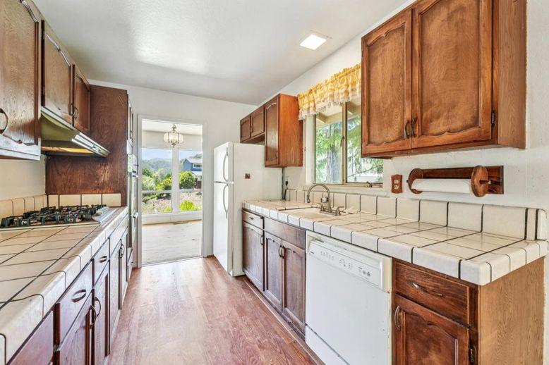 Chandelier, Interior, Kitchen, Recessed Lighting, Tile Countertops, Wood Texture Flooring