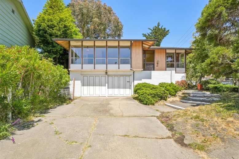 Attached, Exterior, Facade, Modern