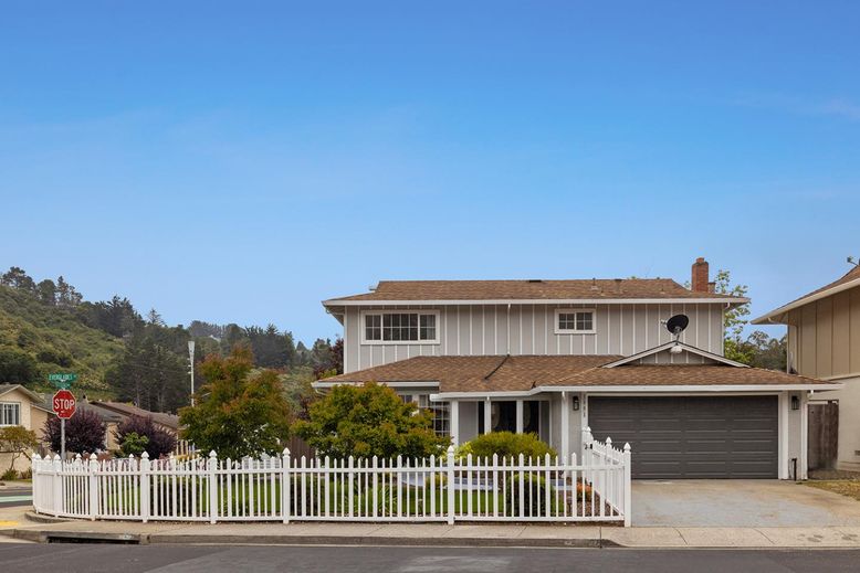 Attached, Exterior, Facade, Split Level