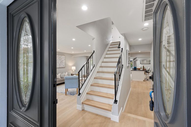 Interior, Recessed Lighting, Wood Texture Flooring