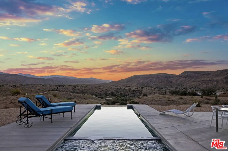 Exterior, Pool, Other