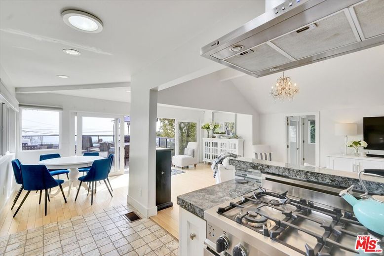 Chandelier, Dining room, Interior, Kitchen, Recessed Lighting