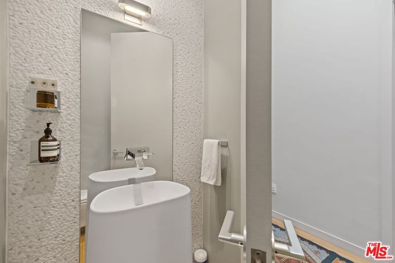 Bathroom, Free Standing Baths, Interior