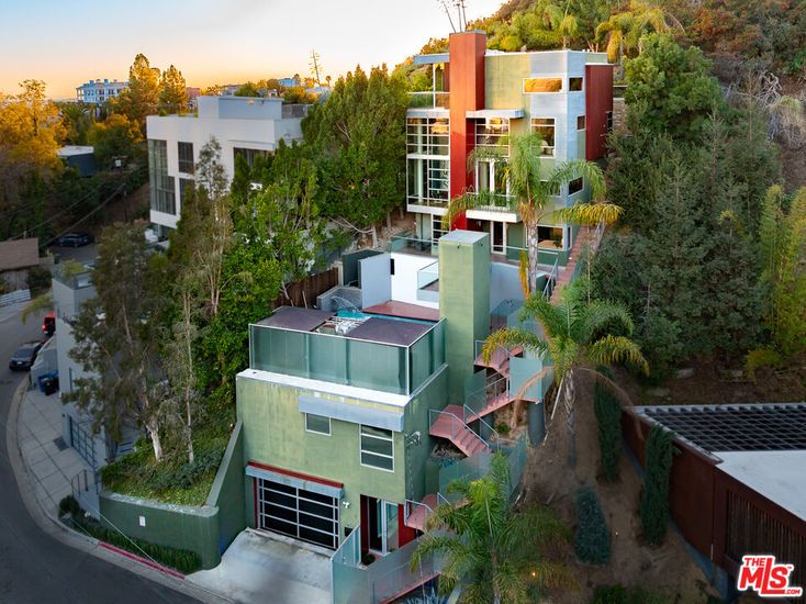 Exterior, Drone