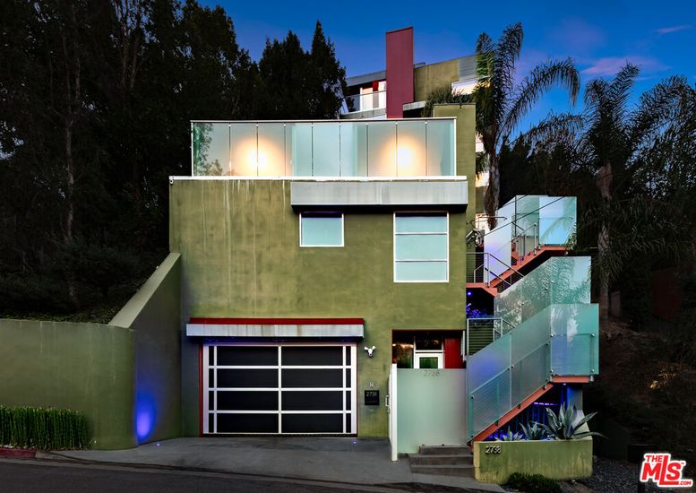 Attached, Exterior, Facade, Modern