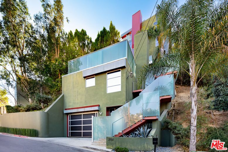 Attached, Exterior, Facade, Modern