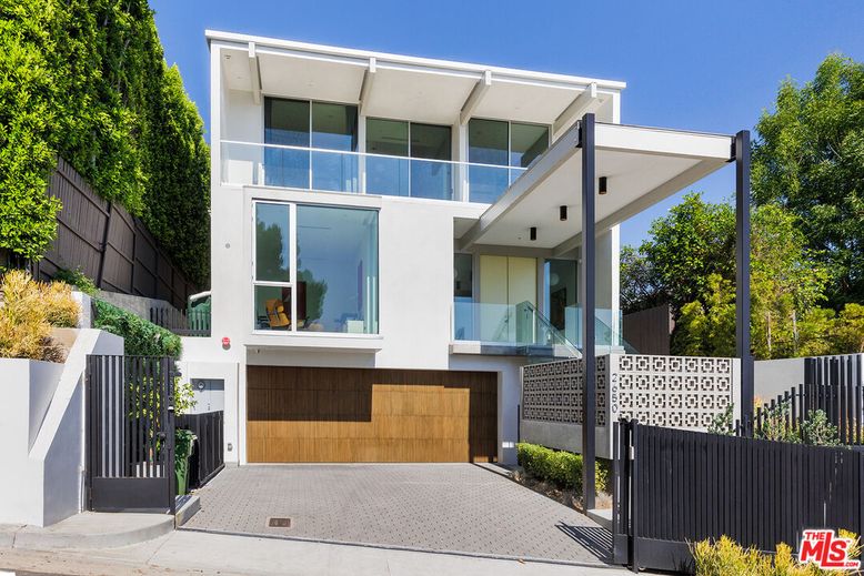 Attached, Exterior, Facade, Modern