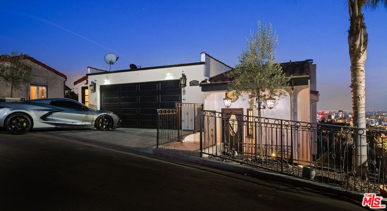 Attached, Exterior, Facade, Modern