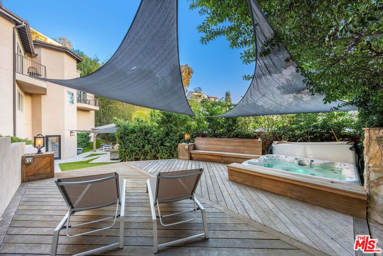 Exterior, Hot Tub