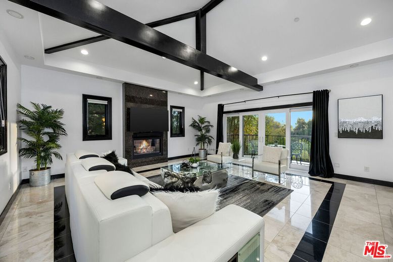 Fireplace, Interior, Living room, Recessed Lighting