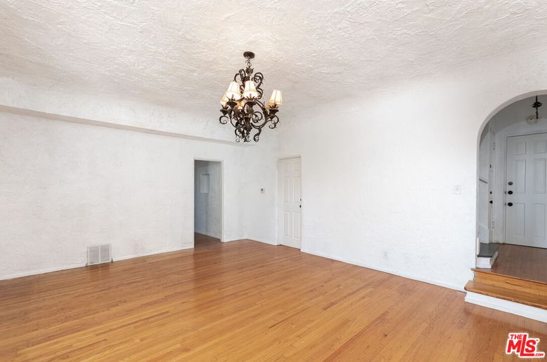 Chandelier, Empty room, Interior, Wood Texture Flooring