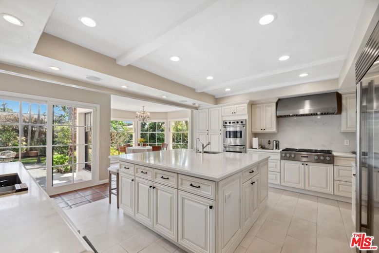 Chandelier, Interior, Kitchen, Recessed Lighting, Stainless Steel Appliances