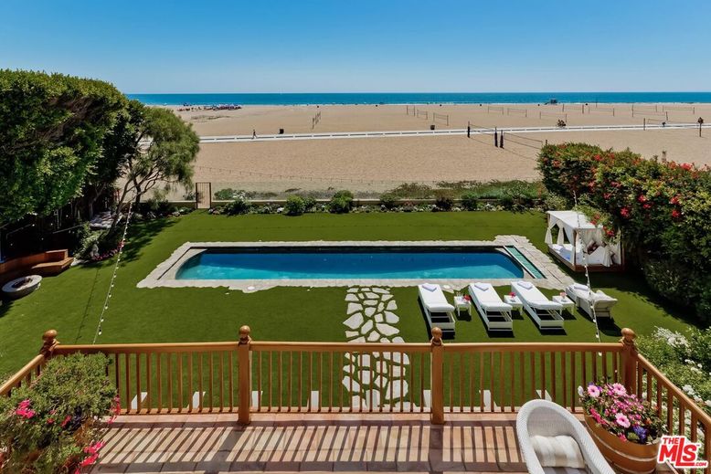 Exterior, Pool, Water