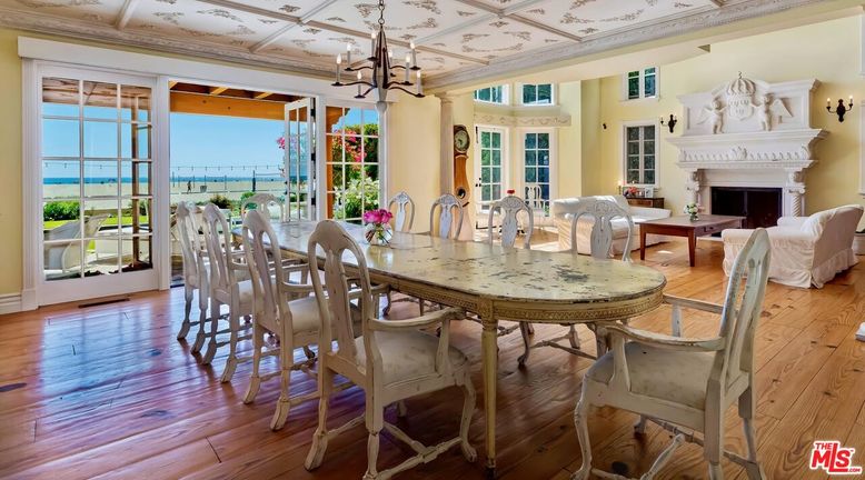 Dining room, Fireplace, Interior, Pendant Lights, Wood Texture Flooring