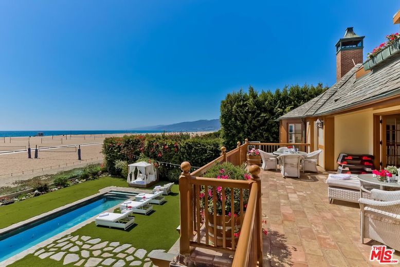 Exterior, Pool, Water
