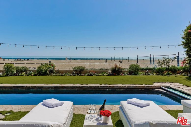 Exterior, Pool, Water