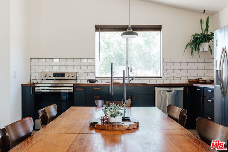 Dining room, Interior, Kitchen, Pendant Lights, Stainless Steel Appliances