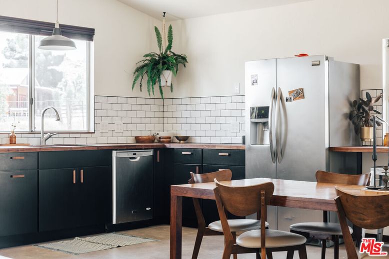 Dining room, Interior, Kitchen, Pendant Lights, Stainless Steel Appliances