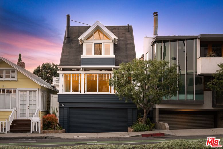 Attached, Exterior, Facade, Queen Anne Victorian