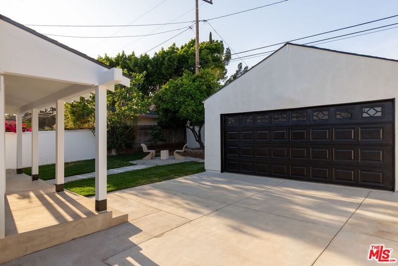 Detached Garage, Exterior