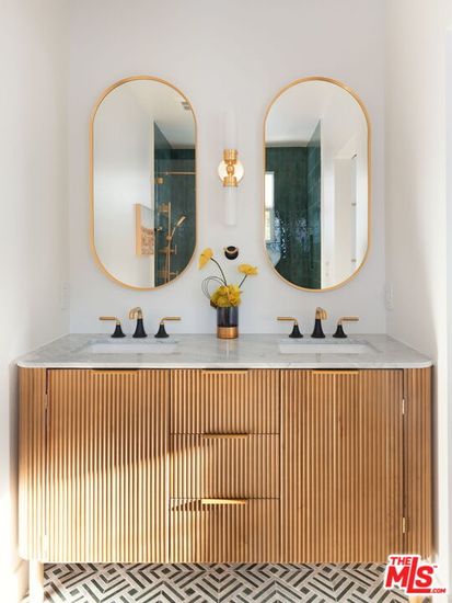 Bathroom, Dual Sink Vanities, Interior