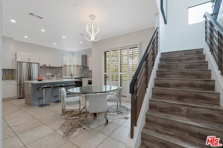 Dining room, Interior, Kitchen, Pendant Lights, Recessed Lighting, Stainless Steel Appliances