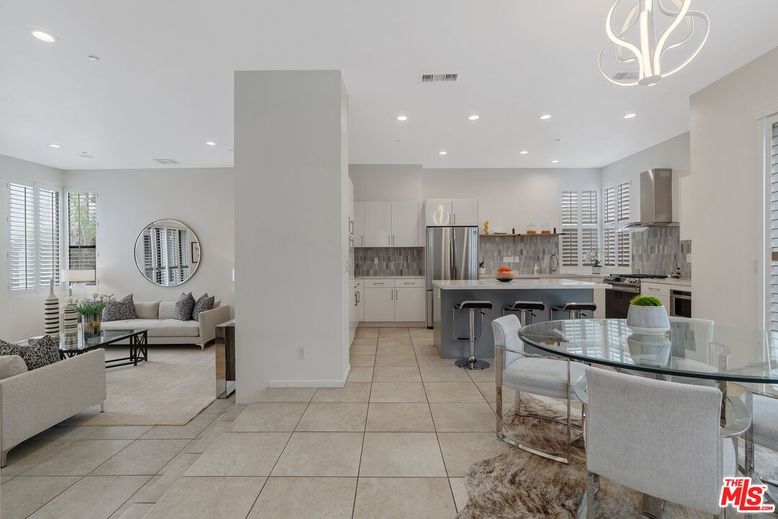 Dining room, Interior, Kitchen, Living room, Pendant Lights, Recessed Lighting, Stainless Steel Appliances