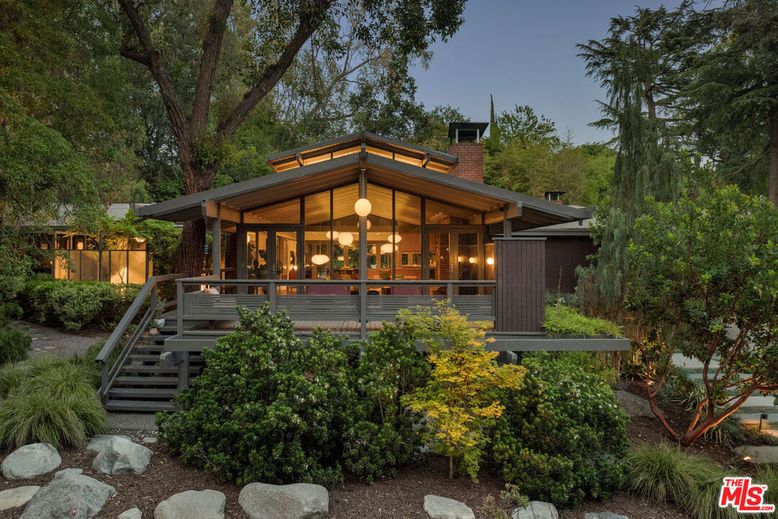 Backyard, Exterior, Facade, Log Home