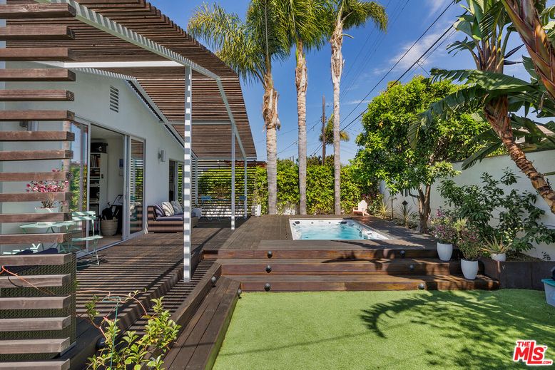 Backyard, Exterior, Hot Tub