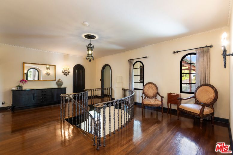 Chandelier, Interior, Wood Texture Flooring