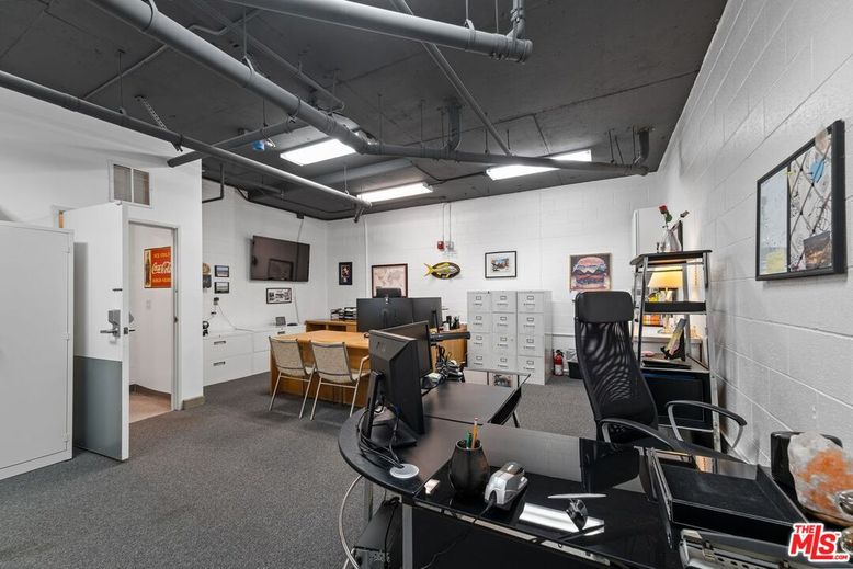 Home Office, Interior