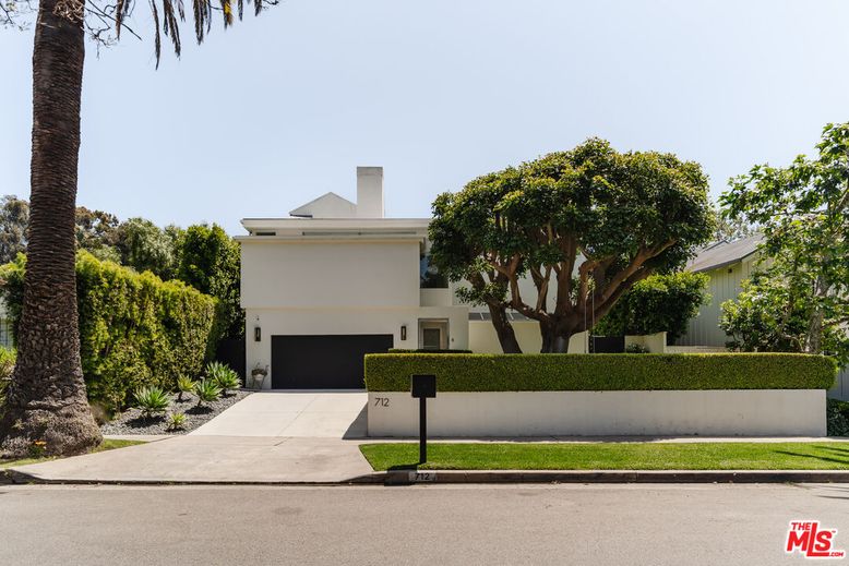 Attached, Exterior, Facade, Modern