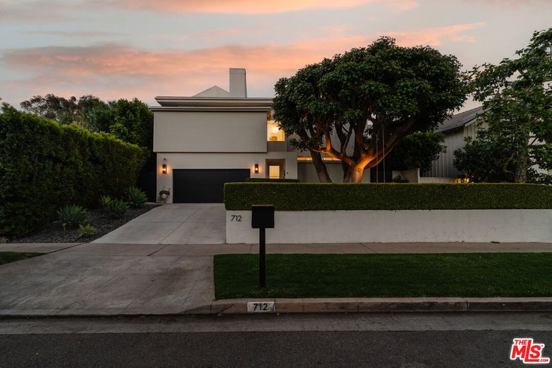 Attached, Exterior, Facade, Modern