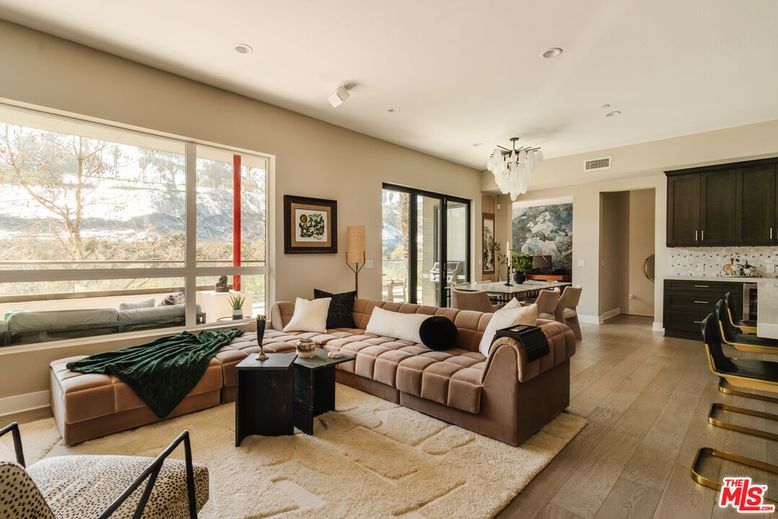 Chandelier, Dining room, Interior, Living room, Recessed Lighting, Wood Texture Flooring