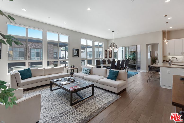 Dining room, Interior, Kitchen, Living room, Pendant Lights, Recessed Lighting, Wood Texture Flooring