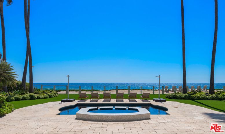 Exterior, Pool, Water
