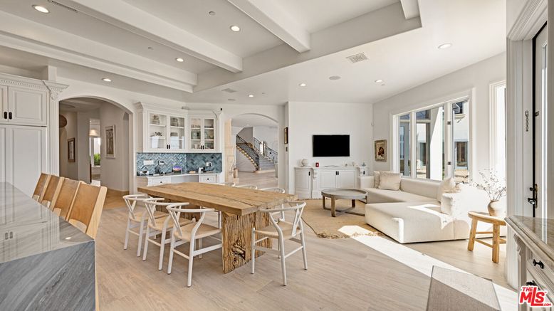 Dining room, Interior, Living room, Recessed Lighting, Wood Texture Flooring