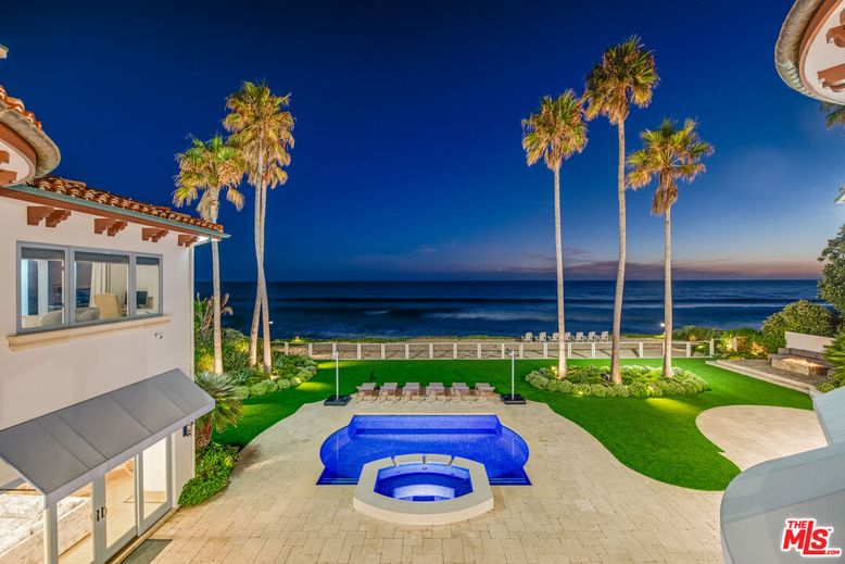 Exterior, Pool, Water
