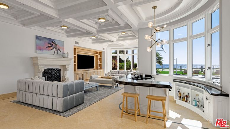 Fireplace, Interior, Living room, Pendant Lights, Recessed Lighting, Water