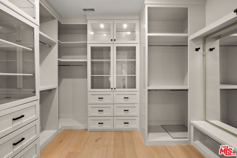 Interior, Walk-in Closets, Wood Texture Flooring