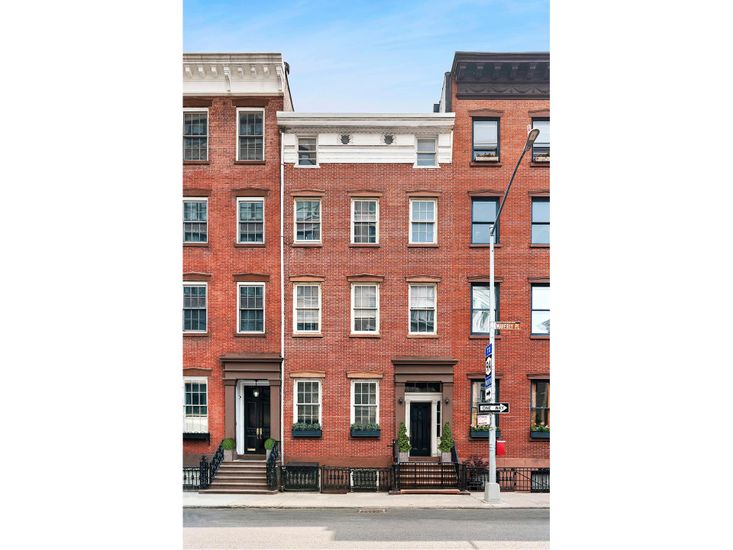 Exterior, Facade, Brick Facade, Rowhouse