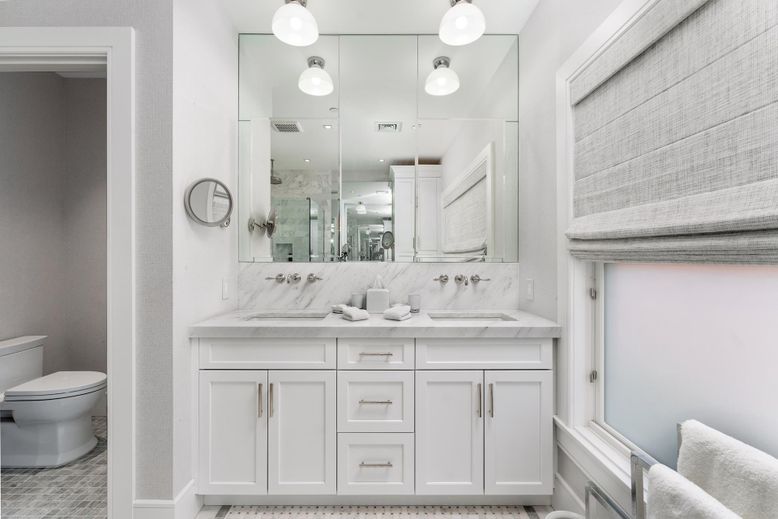 Bathroom, Dual Sink Vanities, Interior