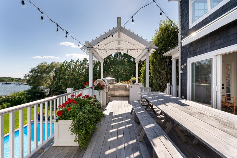 Exterior, Pool, Water