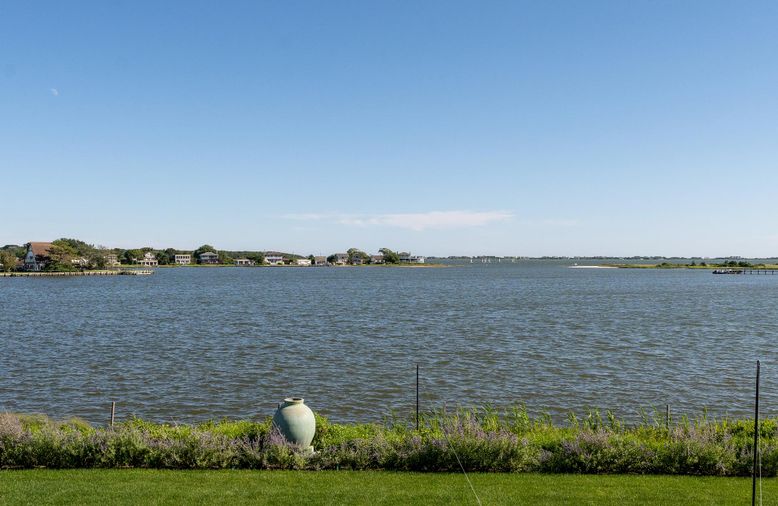 Exterior, Lake