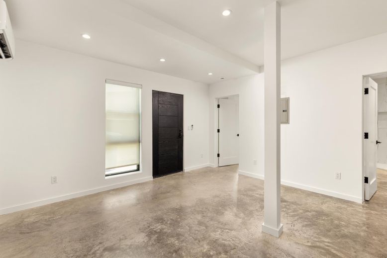 Empty room, Interior, Recessed Lighting